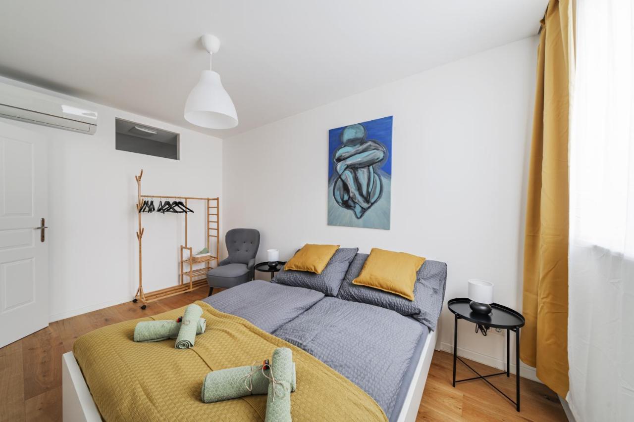 Business Apartment With Air Condition Wina Bagian luar foto