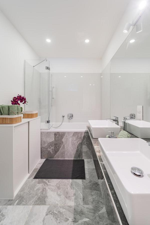 Business Apartment With Air Condition Wina Bagian luar foto