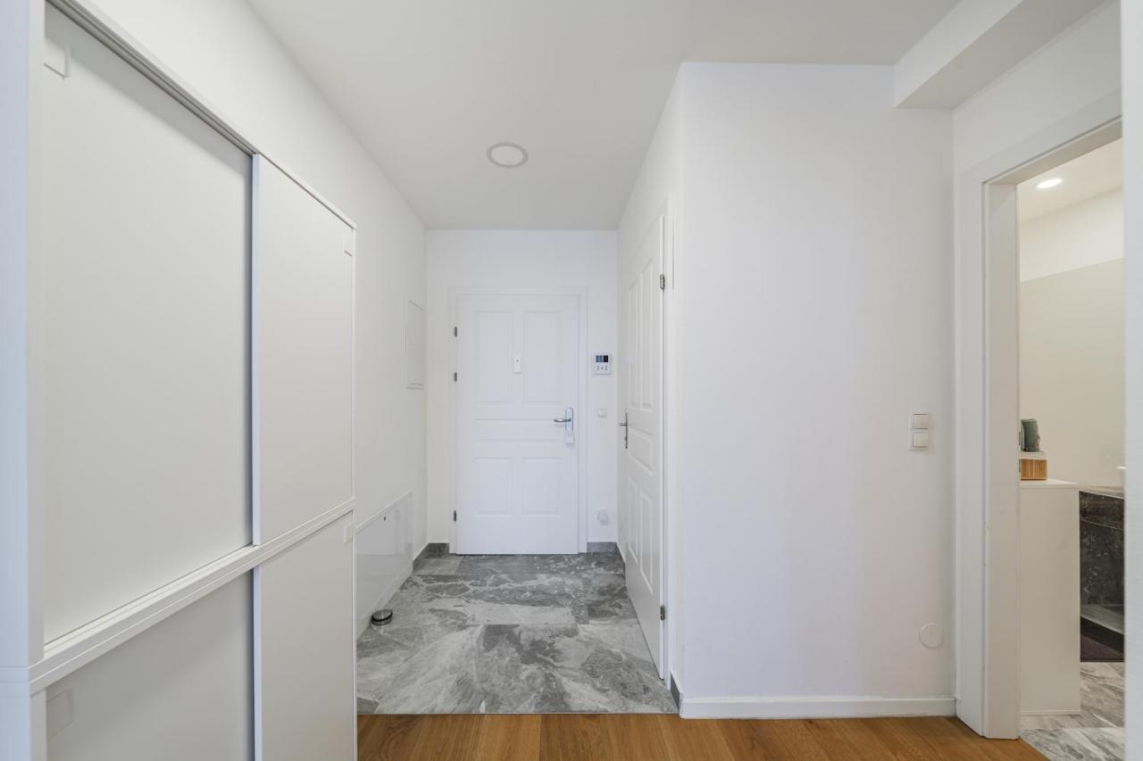 Business Apartment With Air Condition Wina Bagian luar foto