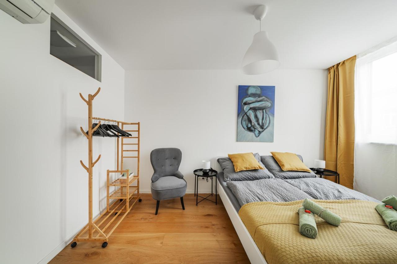 Business Apartment With Air Condition Wina Bagian luar foto